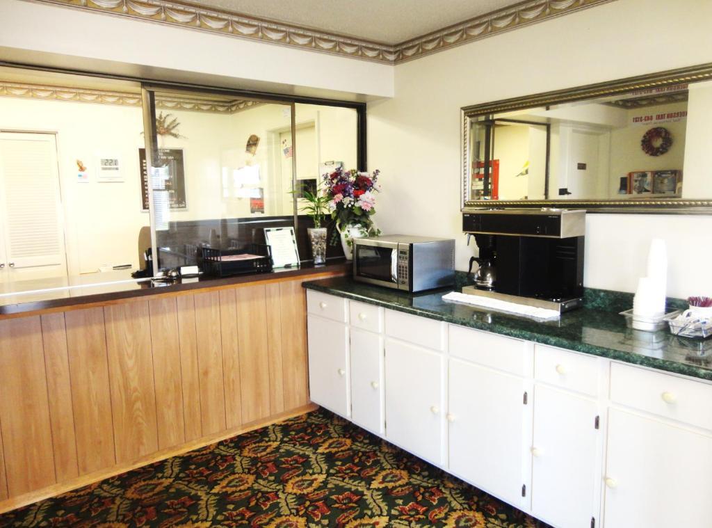 Budget Inn Daleville Zewnętrze zdjęcie